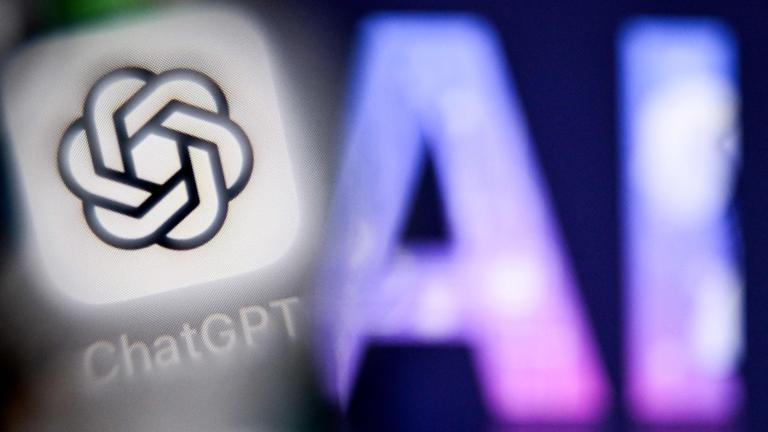 Logo von ChatGPT vor der Buchstabenfolge AI für Artificial Intelligence.