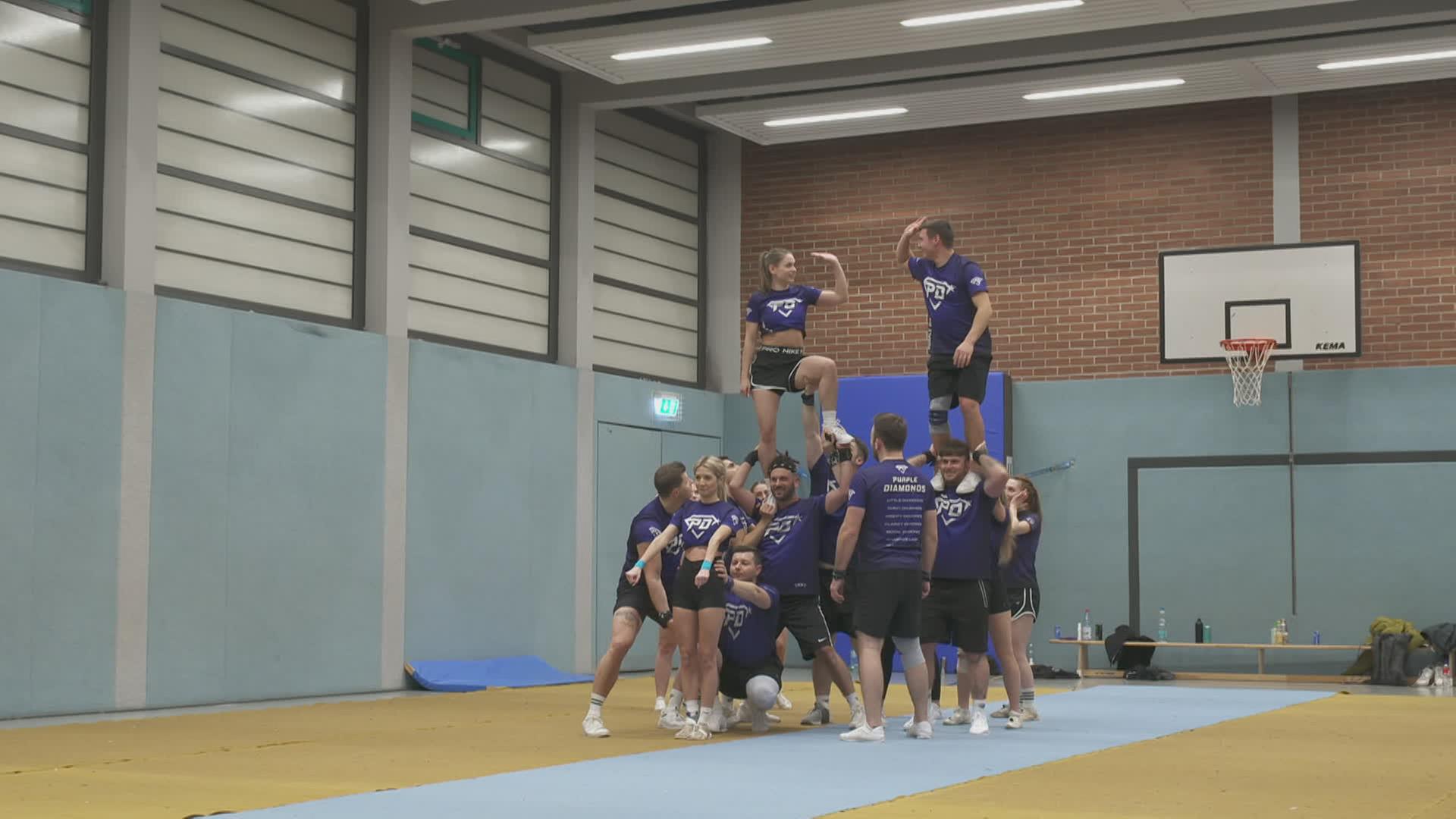 Cheerleading, Purple Diamonds