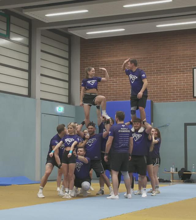 Cheerleading, Purple Diamonds