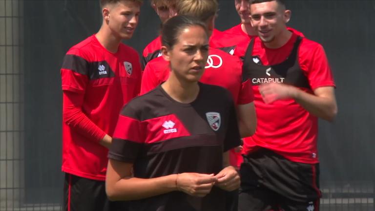 Erste Cheftrainerin im Profi-Männerfußball