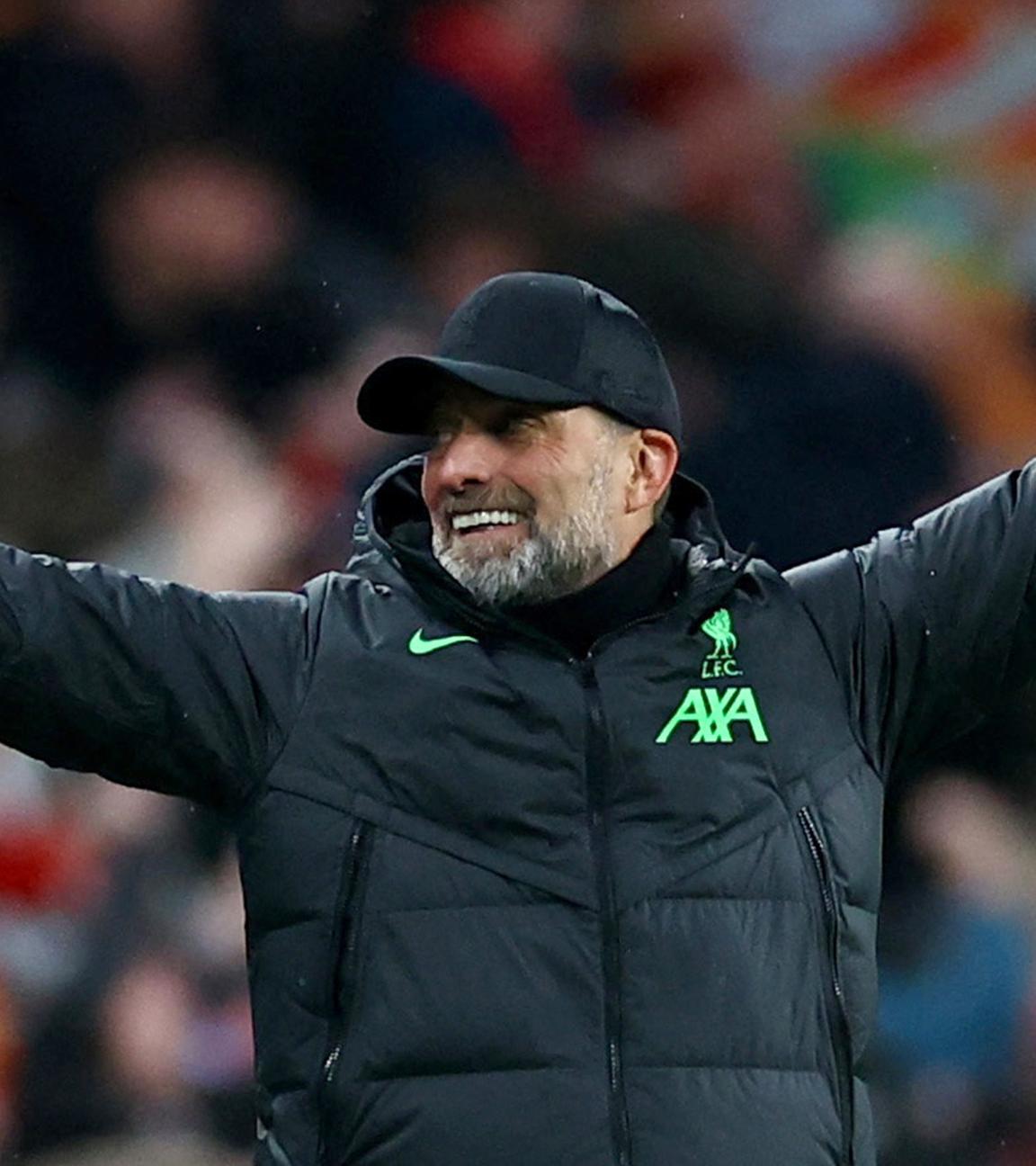 Liverpools Trainer Jürgen Klopp jubelt nach dem ersten Tor von Virgil van Dijk.