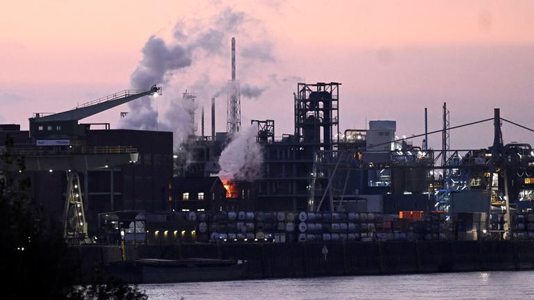 Das Gelände des Chemie-Giganten Bayer in der Morgendämmerung