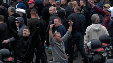 Polizei und Demonstranten in Chemnitz am 27.08.2018