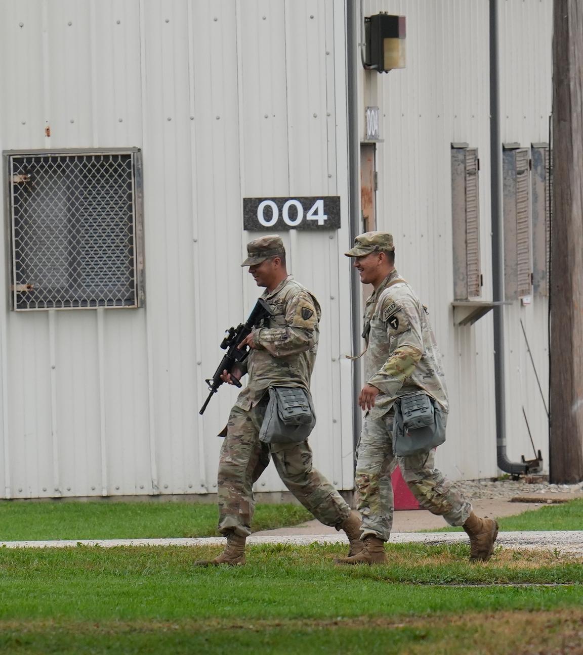Zwei Soldaten der US-Nationalgarde in Chicago.