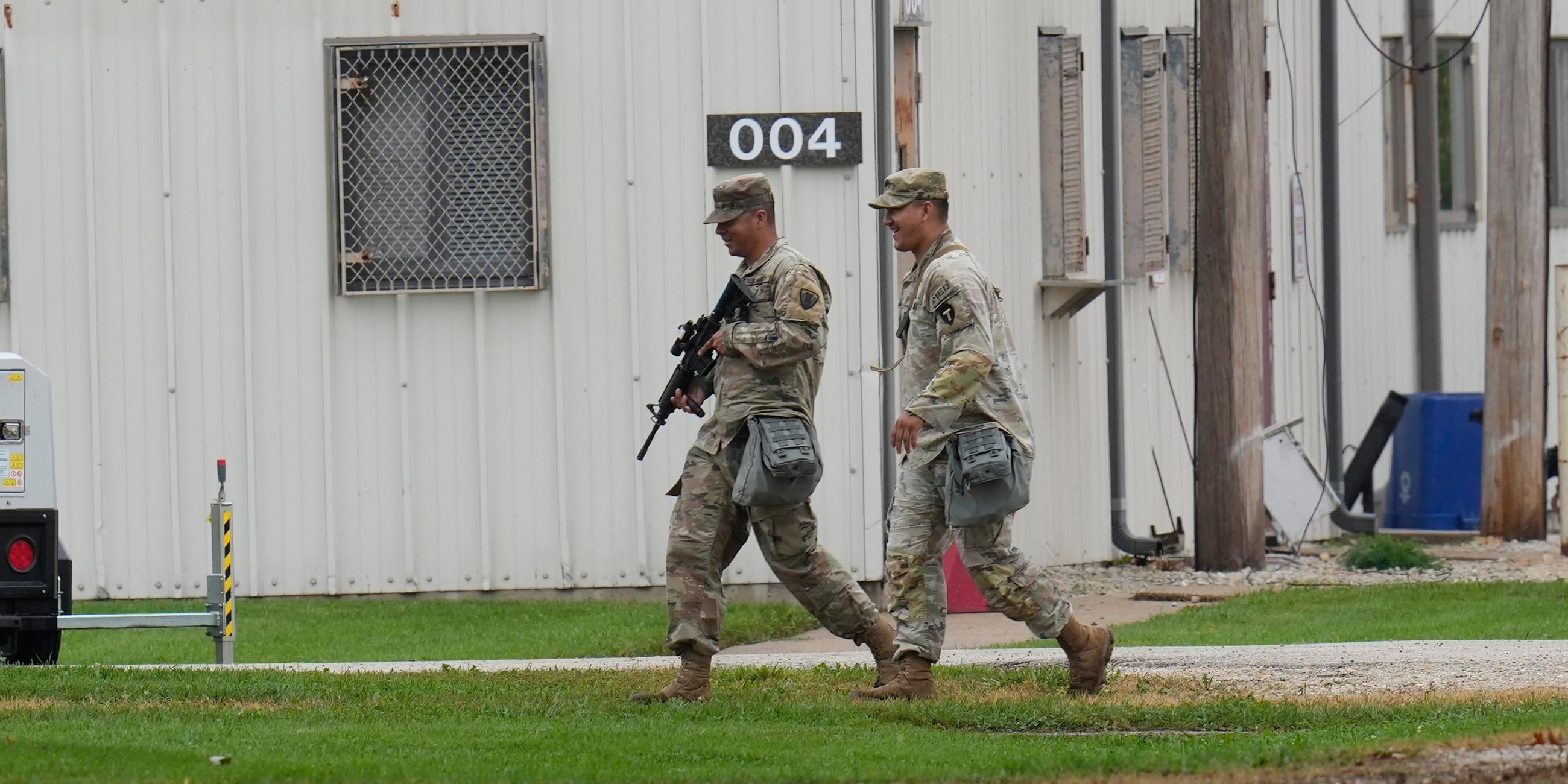Zwei Soldaten der US-Nationalgarde in Chicago.