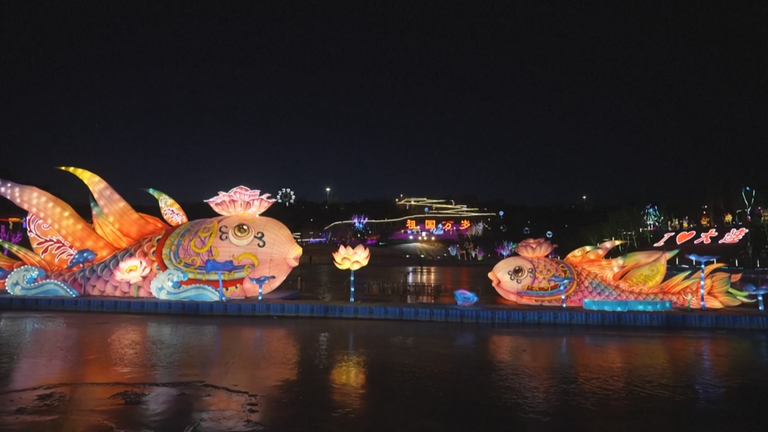 China, Dalian: Eindrücke vom traditionellen Laternenfest.