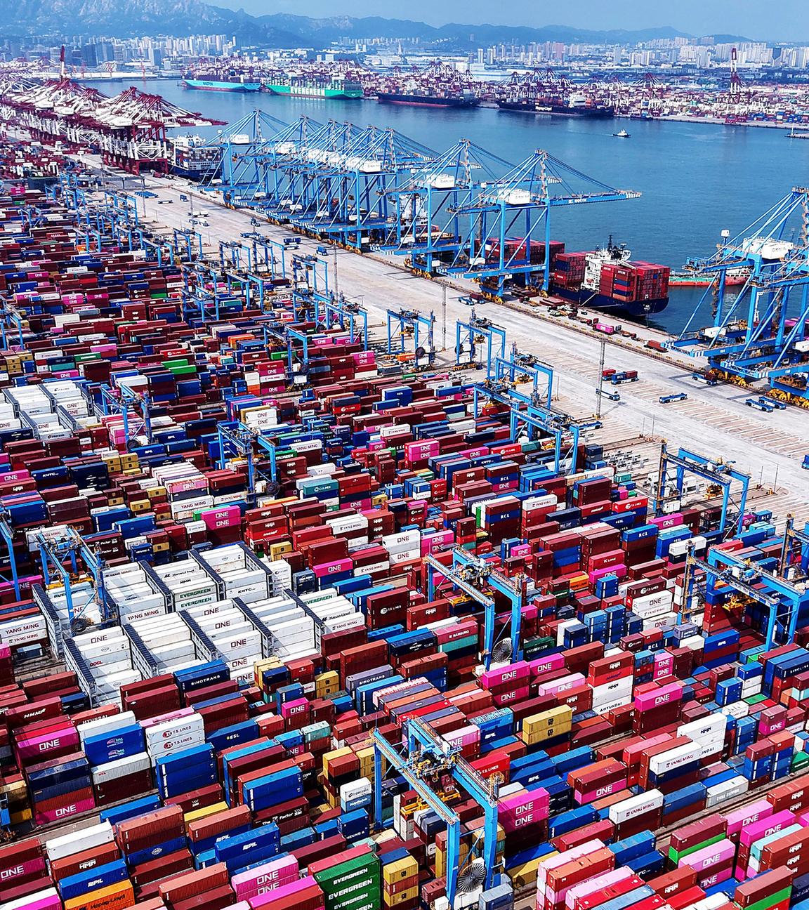 Containerterminal Qingdao (China), aufgenommen am 11.08.2025