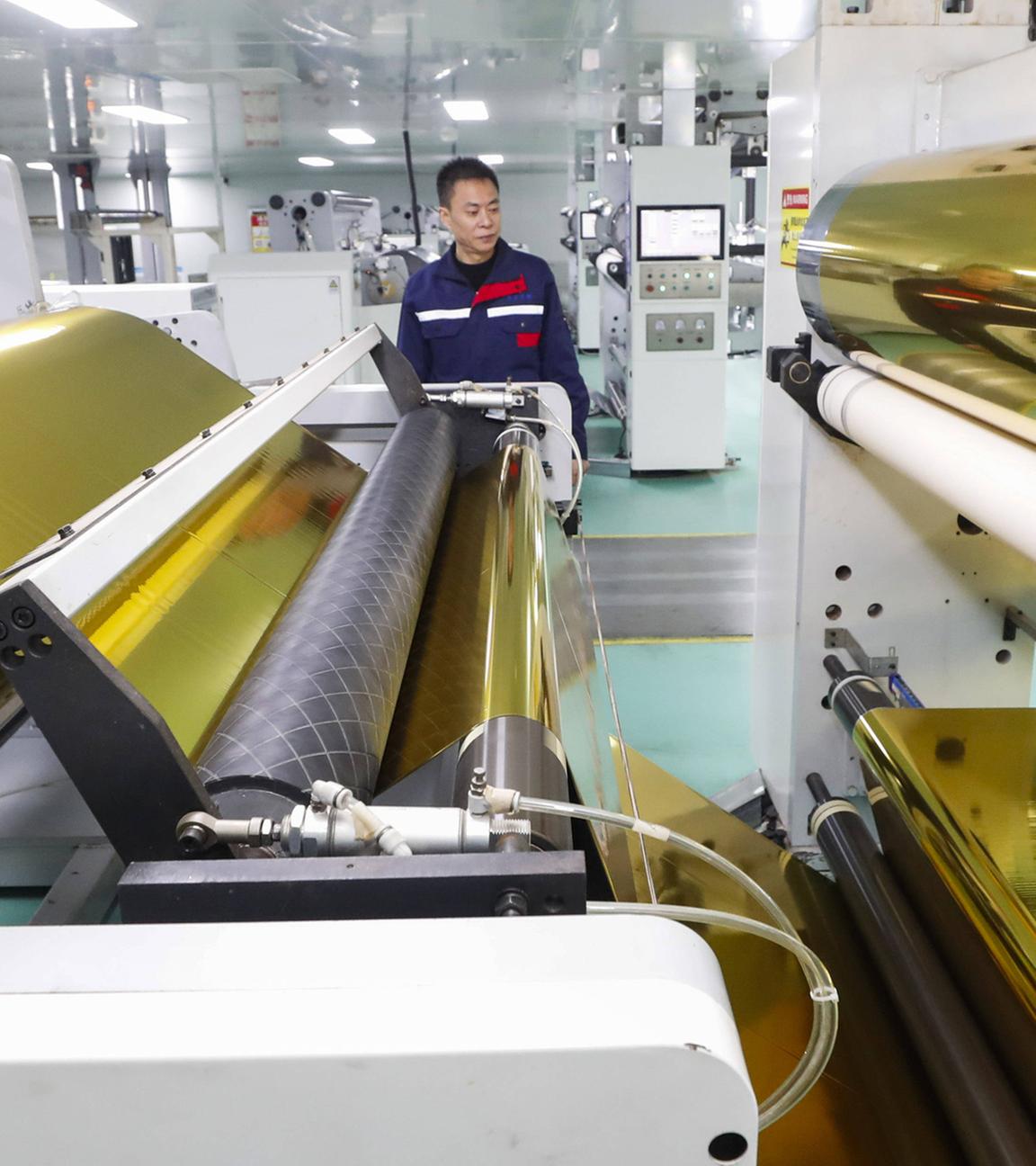 Ein Arbeiter in China bei der Produktion