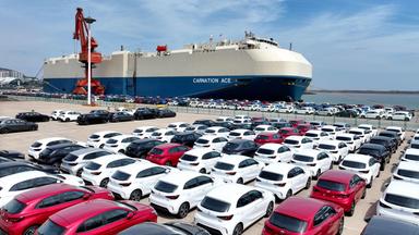 China, Lianyungang: Autos der Marke MG stehen für den Export bereit