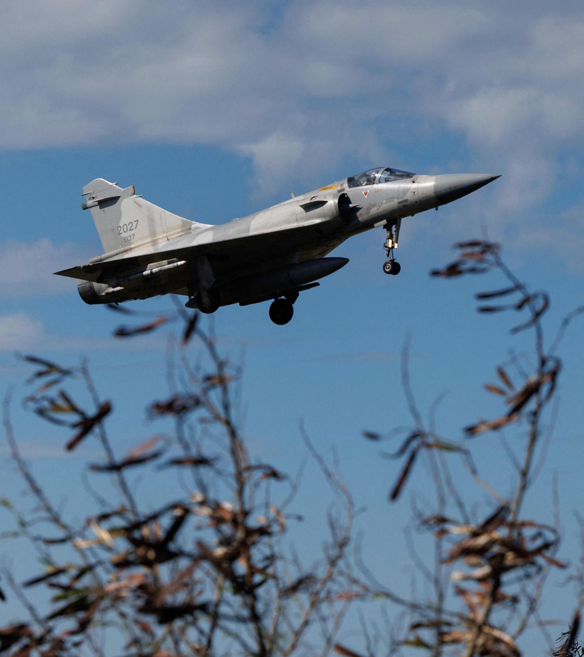 Ein Mirage 2000 Kampfjet der taiwanesischen Air Force hebt in Hsinchu ab.