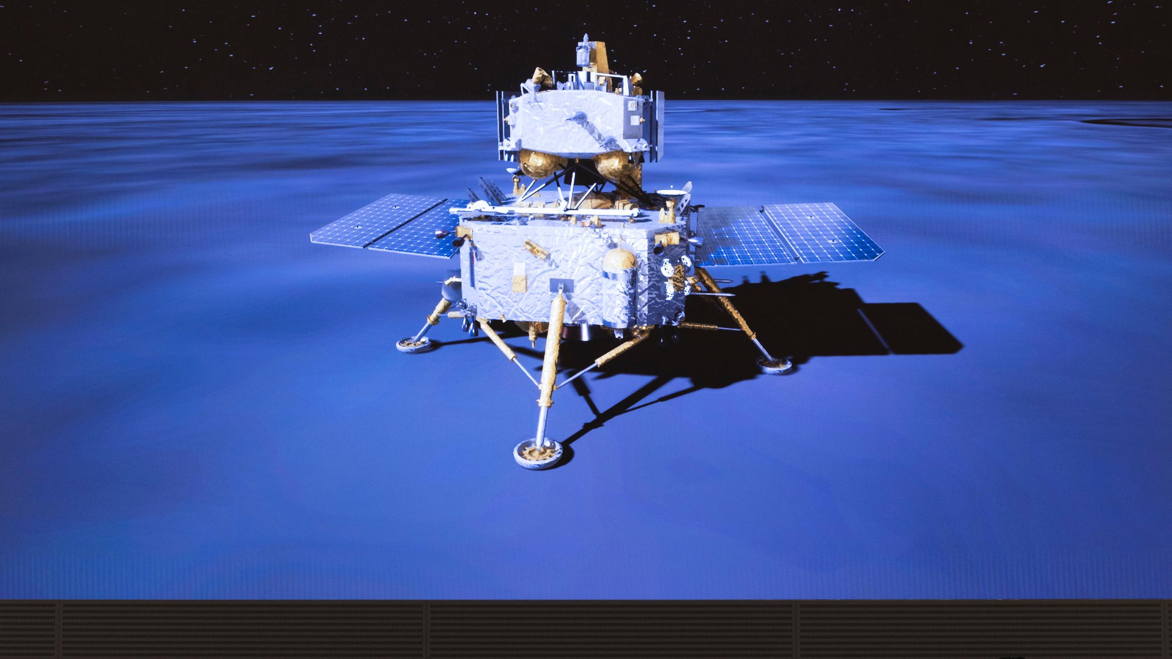 Die chinesische Mondsone Chang'e-6 auf einem Bildschirm im Beijing Aerospace Control Center in Peking.