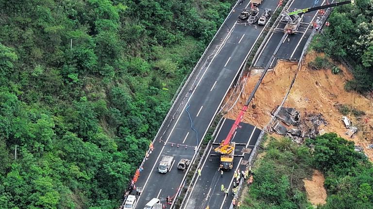 Eingestürzte Schnellstraße im chinesischen Meizhou