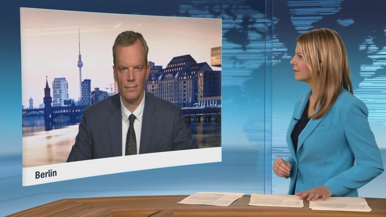 Der Mangel an Mikrochips wird täglich größer und könnte laut dem Hersteller-Verband Aeca schon in wenigen Tagen zu Produktionsstopps führen. Florian Neuhahn berichtet.