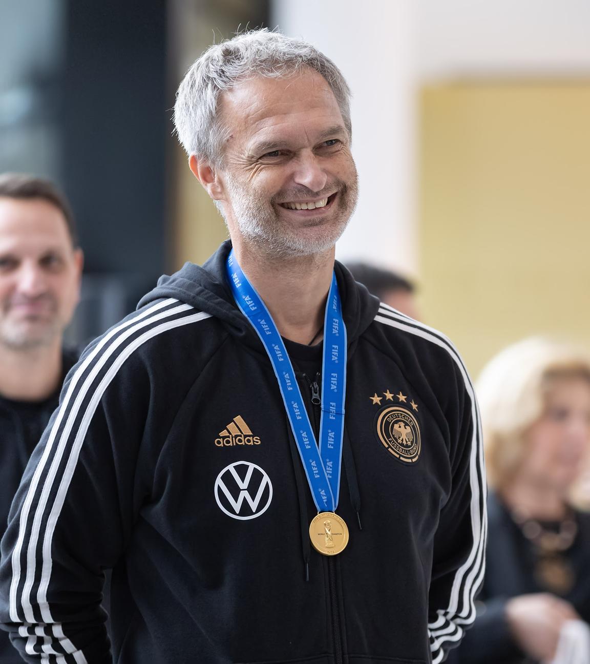 Christian Wück beim Empfang der U17-Weltmeister in Frankfurt im Dezember