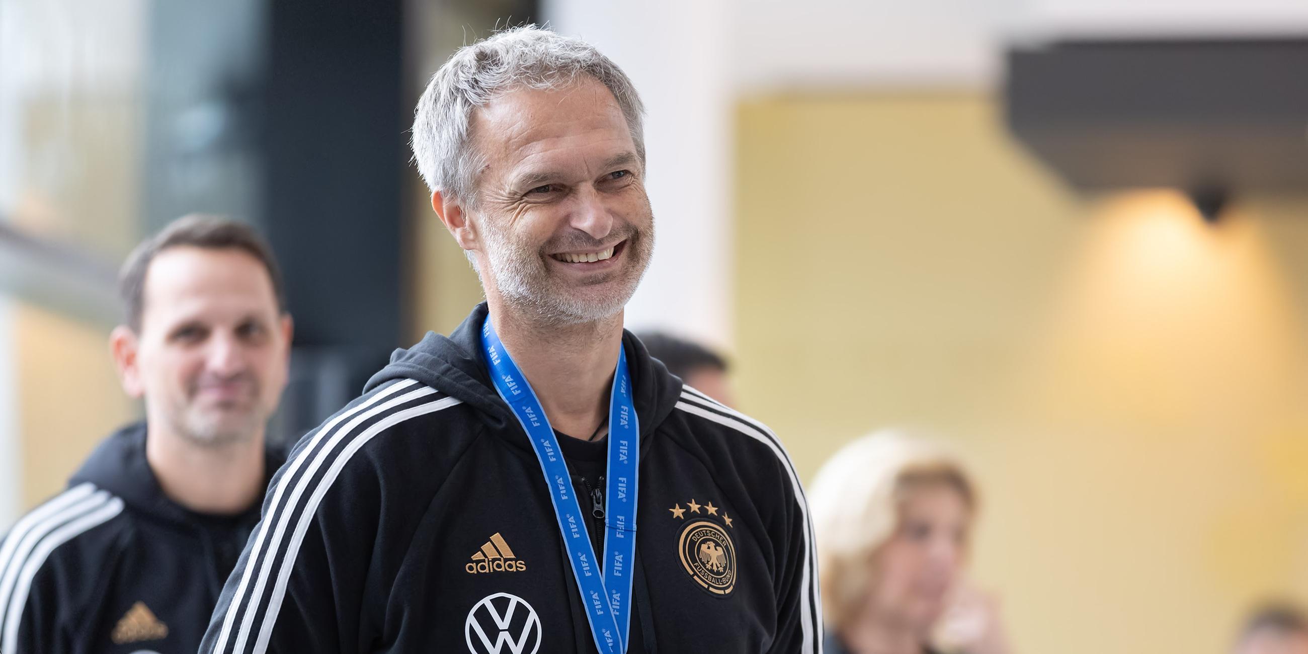 Christian Wück beim Empfang der U17-Weltmeister in Frankfurt im Dezember