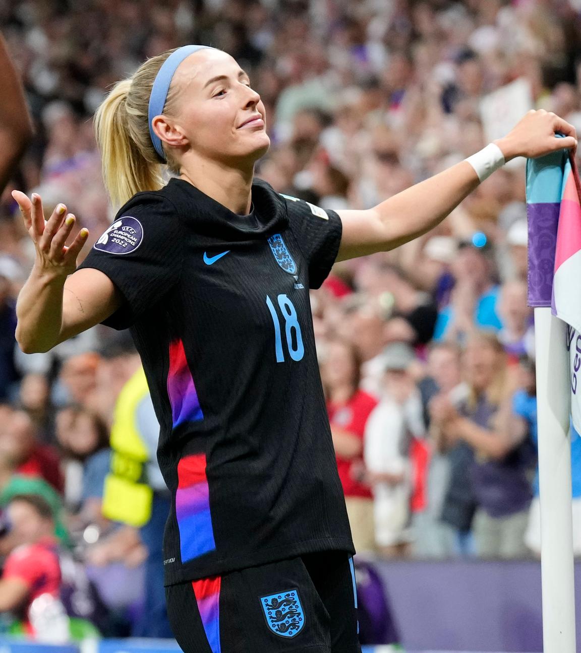 Chloe Kelly, Stürmerin von England und Arsenal, jubelt nach ihrem ersten Tor im EM-Halbfinale gegen Italien.