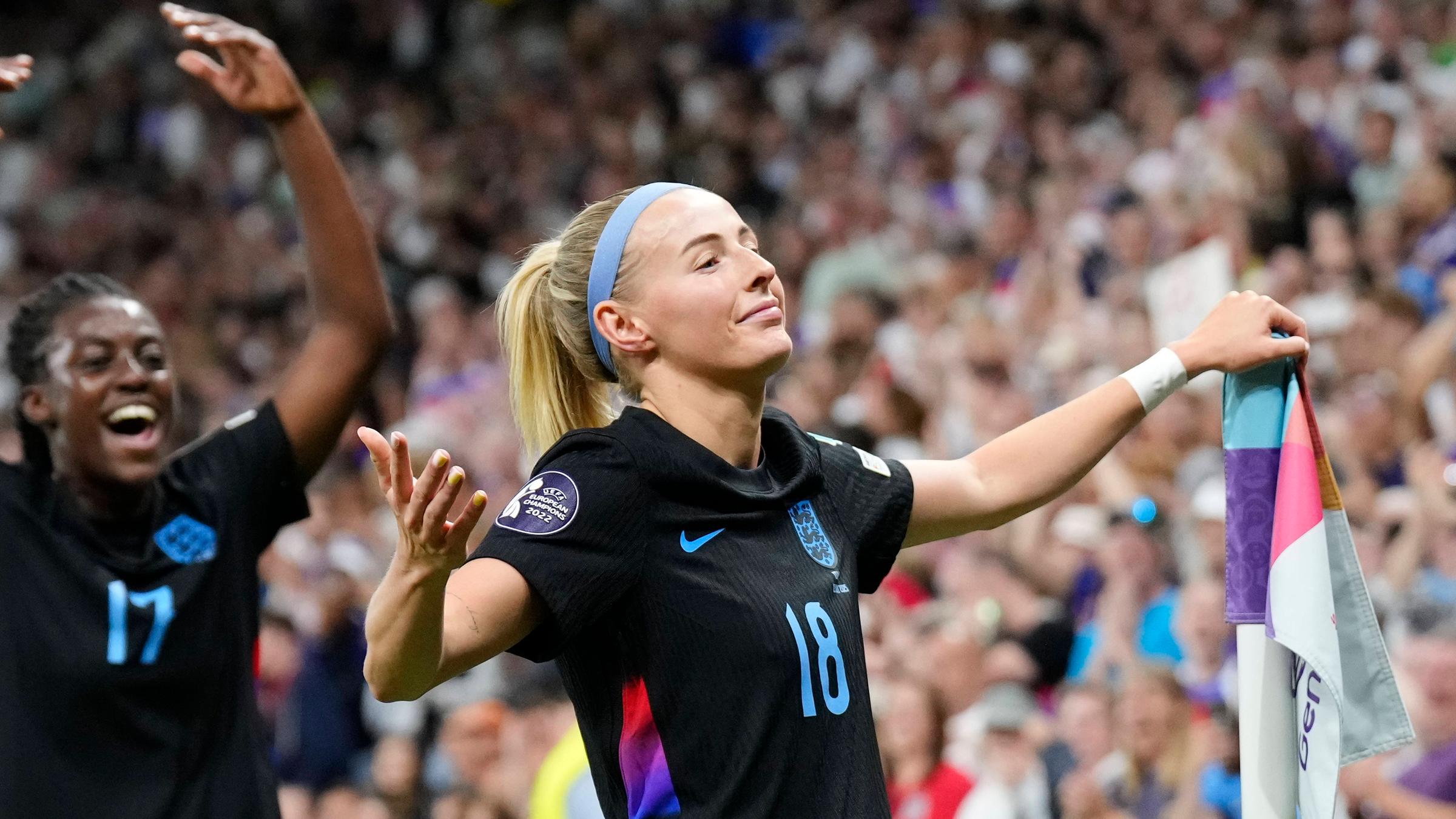 Chloe Kelly, Stürmerin von England und Arsenal, jubelt nach ihrem ersten Tor im EM-Halbfinale gegen Italien.