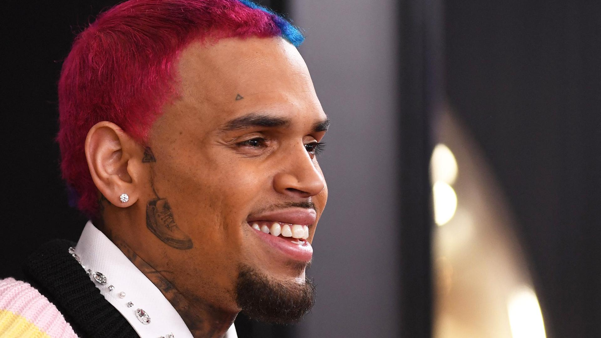 Rapper Chris Brown wurde wegen des Vorwurfs der schweren Körperverletzung in Manchester festgenommen. Der Vorfall soll sich 2023 in einem Londoner Nachtclub zugetragen haben. (16.05.2025)