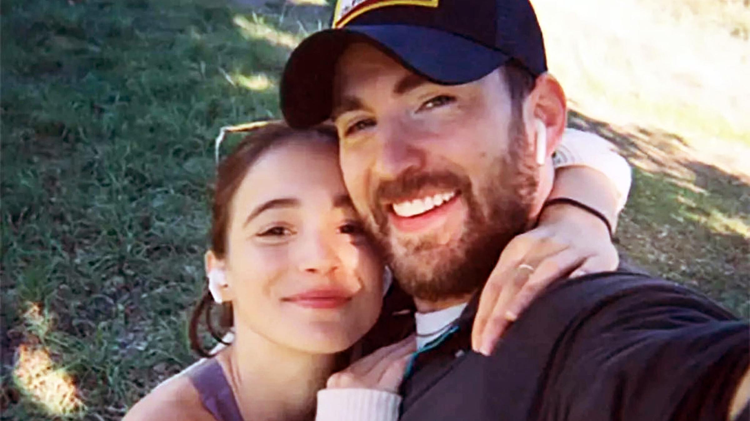 "Captain America"-Darsteller Chris Evans und seine Frau Alba Baptista dürfen sich laut Medienberichten über eine Tochter freuen. Sie trage den Namen Alma Grace Baptista Evans. (29.10.2025)