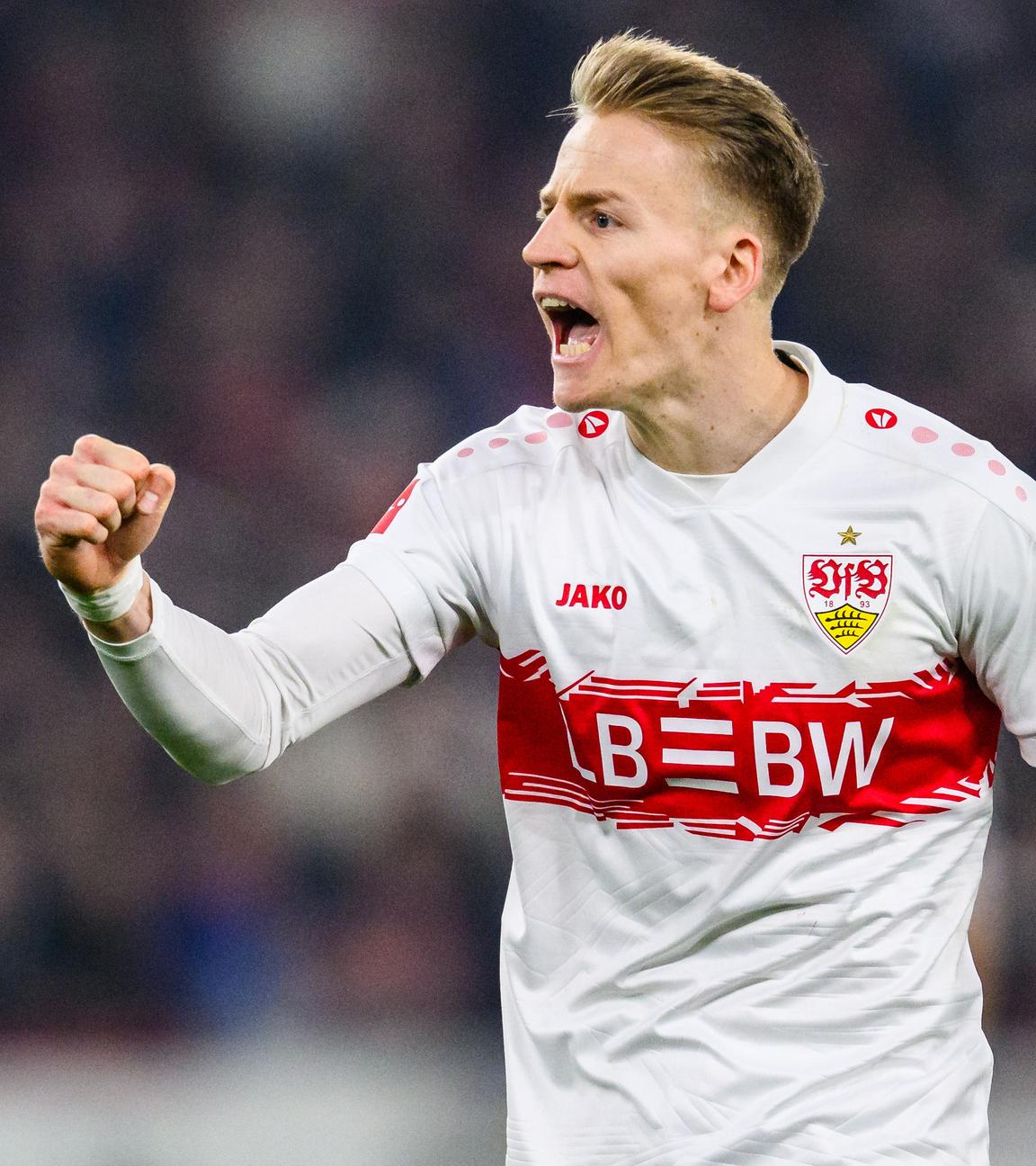 Chris Führich jubelt am 13.01.2026 in der MHP Arena.