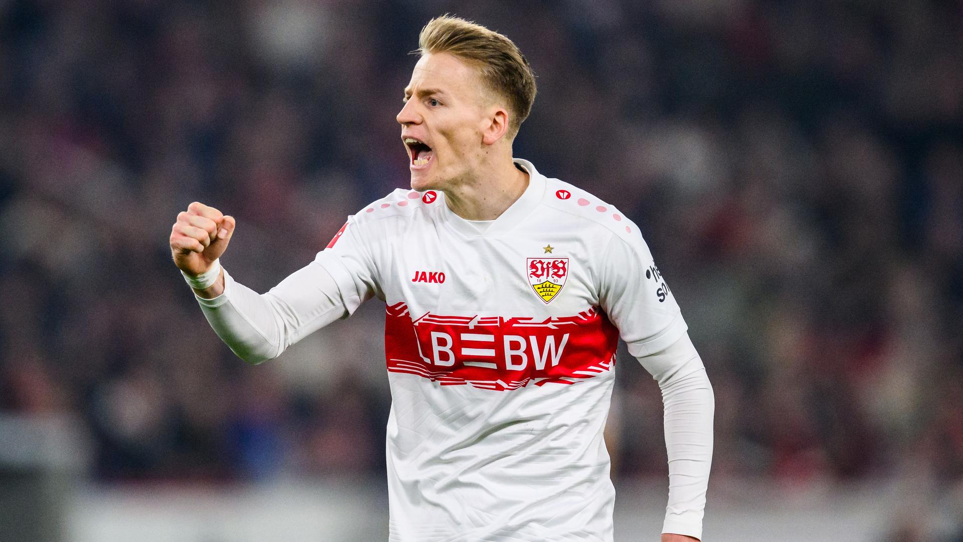 Chris Führich jubelt am 13.01.2026 in der MHP Arena.