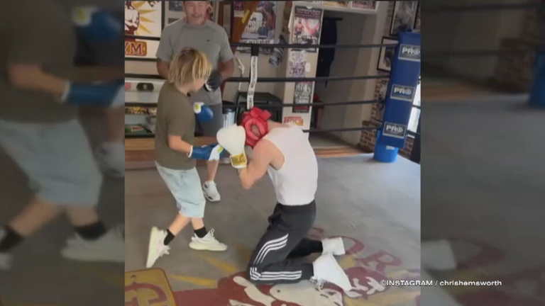 Justin Hemsworth boxend