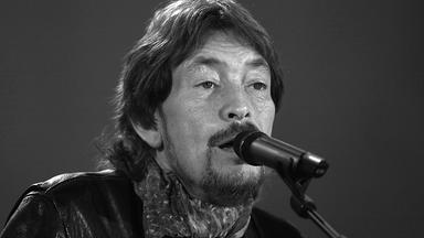 Ein schwarz-weiß-Foto von Chris Rea