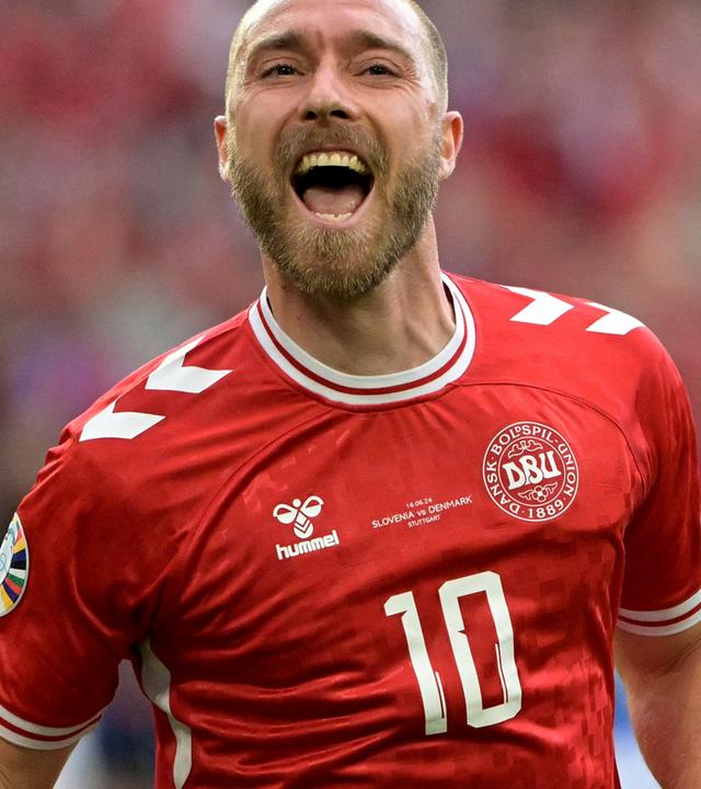 Dänemarks Mittelfeldspieler Christian Eriksen (Nr. 10) feiert den ersten Treffer seiner Mannschaft.