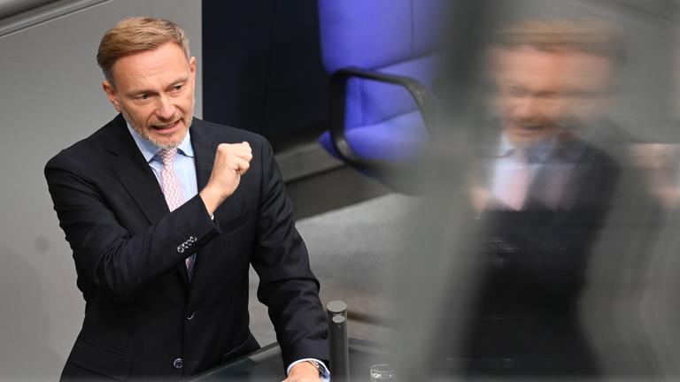 Christian Lindner spricht bei der Plenarsitzung im Deutschen Bundestag.