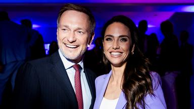 Christian Lindner mit seiner Frau Franca Lehfeldt im Juni 2024 auf einer Party in Berlin