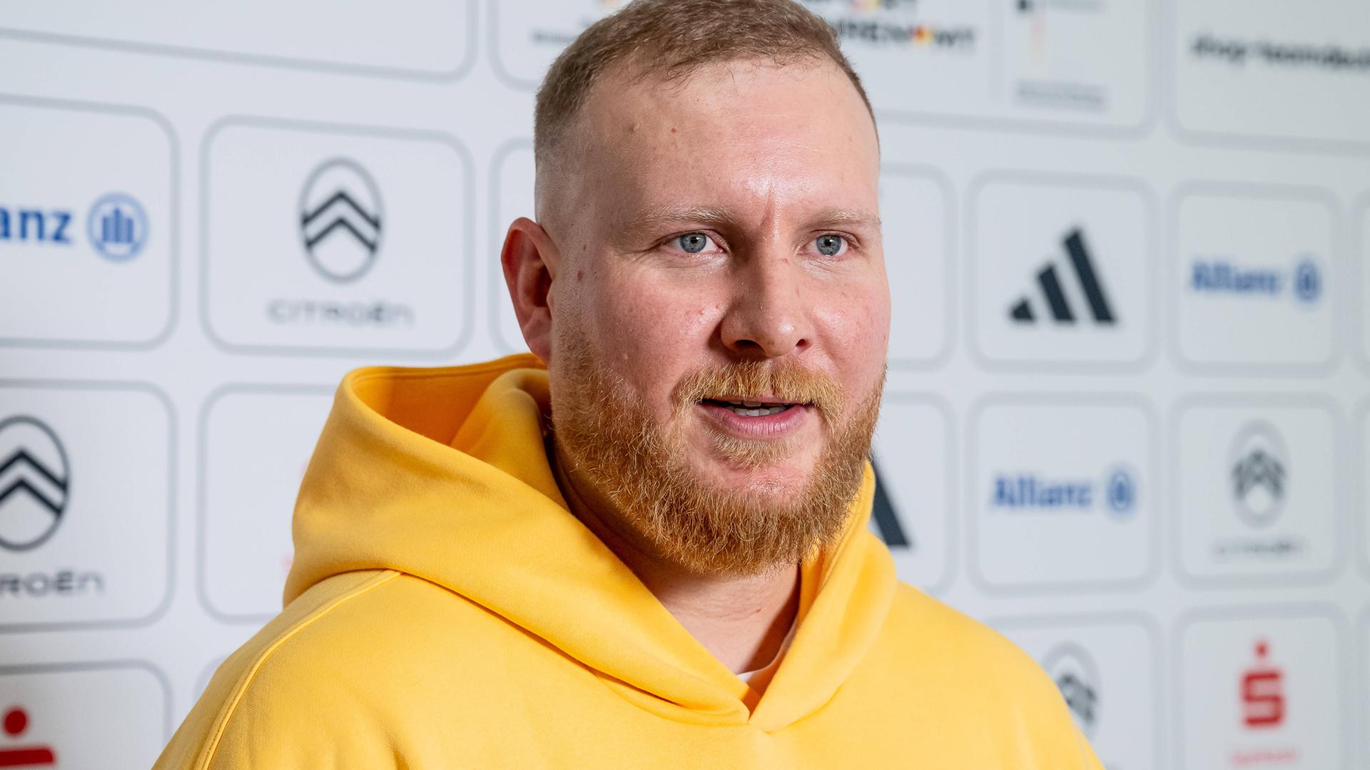 Christian Schmiedt (Deutschland), Para-Snowboard, Interviewporträt bei der Olympia-Einkleidung.