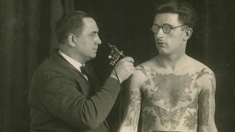 Christian Warlich tätowiert Karl Örgel 