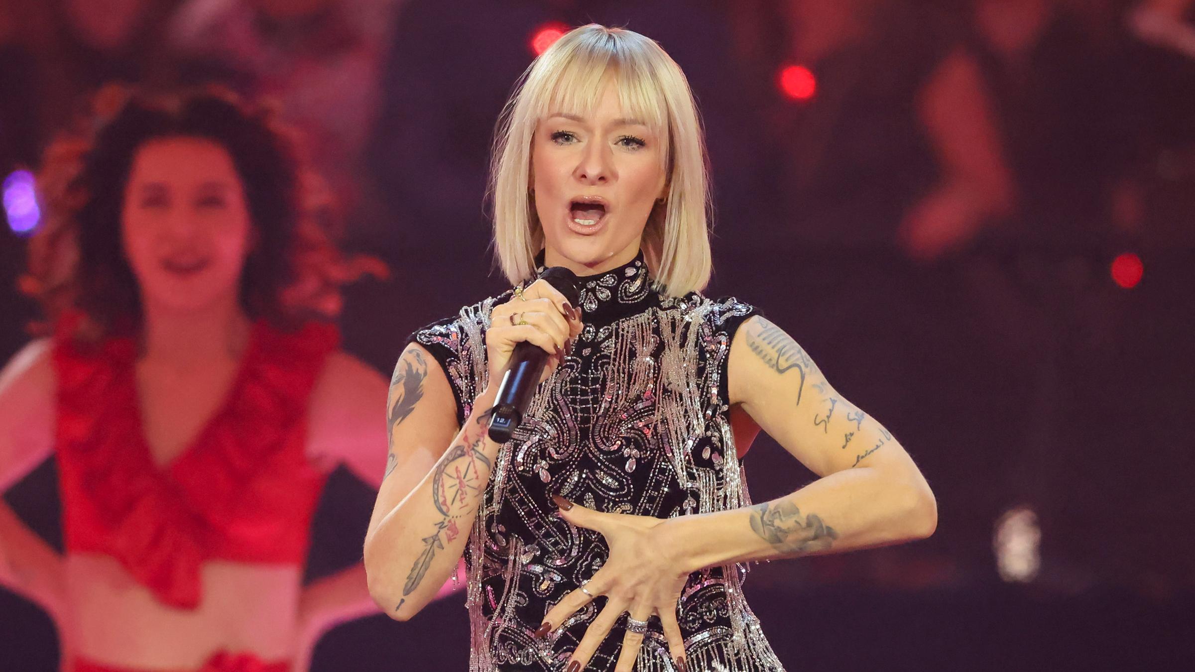 Christin Stark singt auf dem Silvester-Schlagerboom in München.