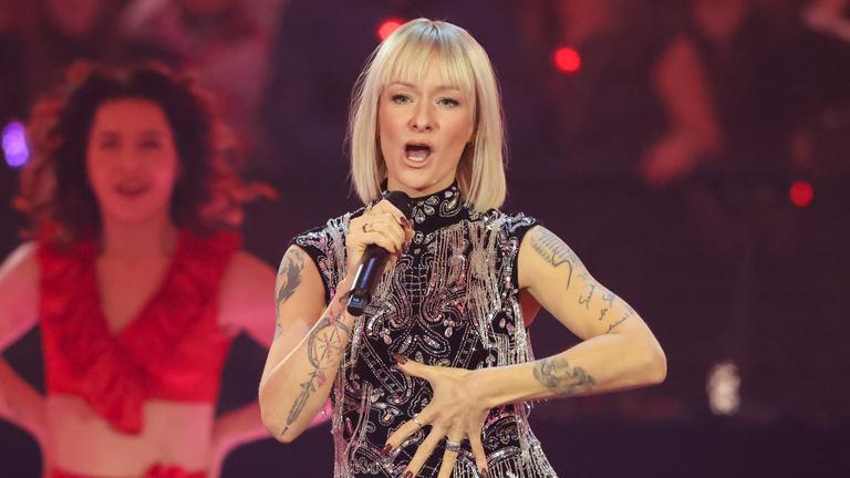 Christin Stark singt auf dem Silvester-Schlagerboom in München.