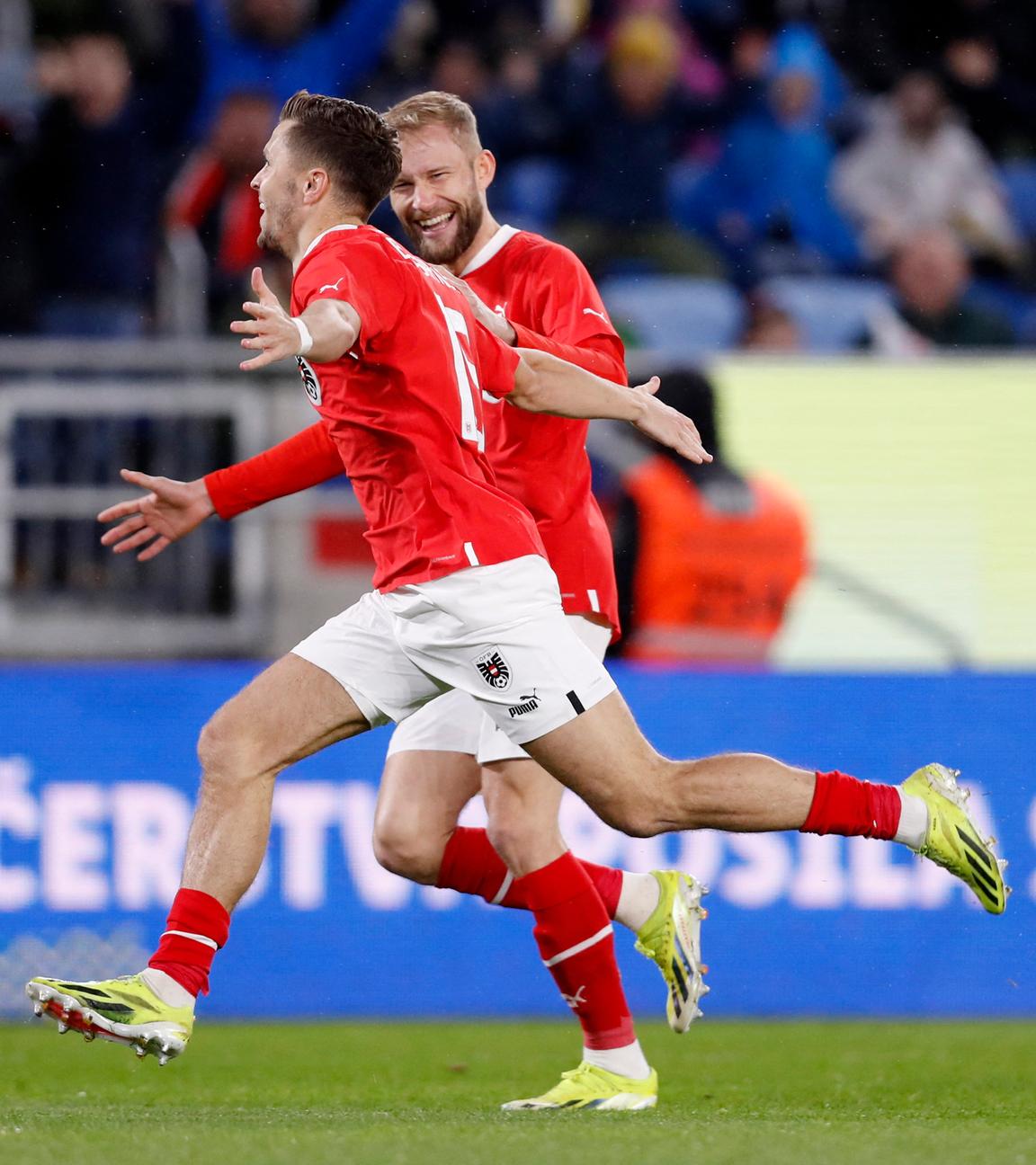 Christoph Baumgartner (Österreich) feiert sein Tor zum 1:0 gegen die Slowakei.