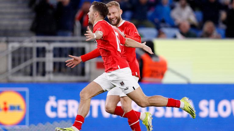 Christoph Baumgartner (Österreich) feiert sein Tor zum 1:0 gegen die Slowakei.