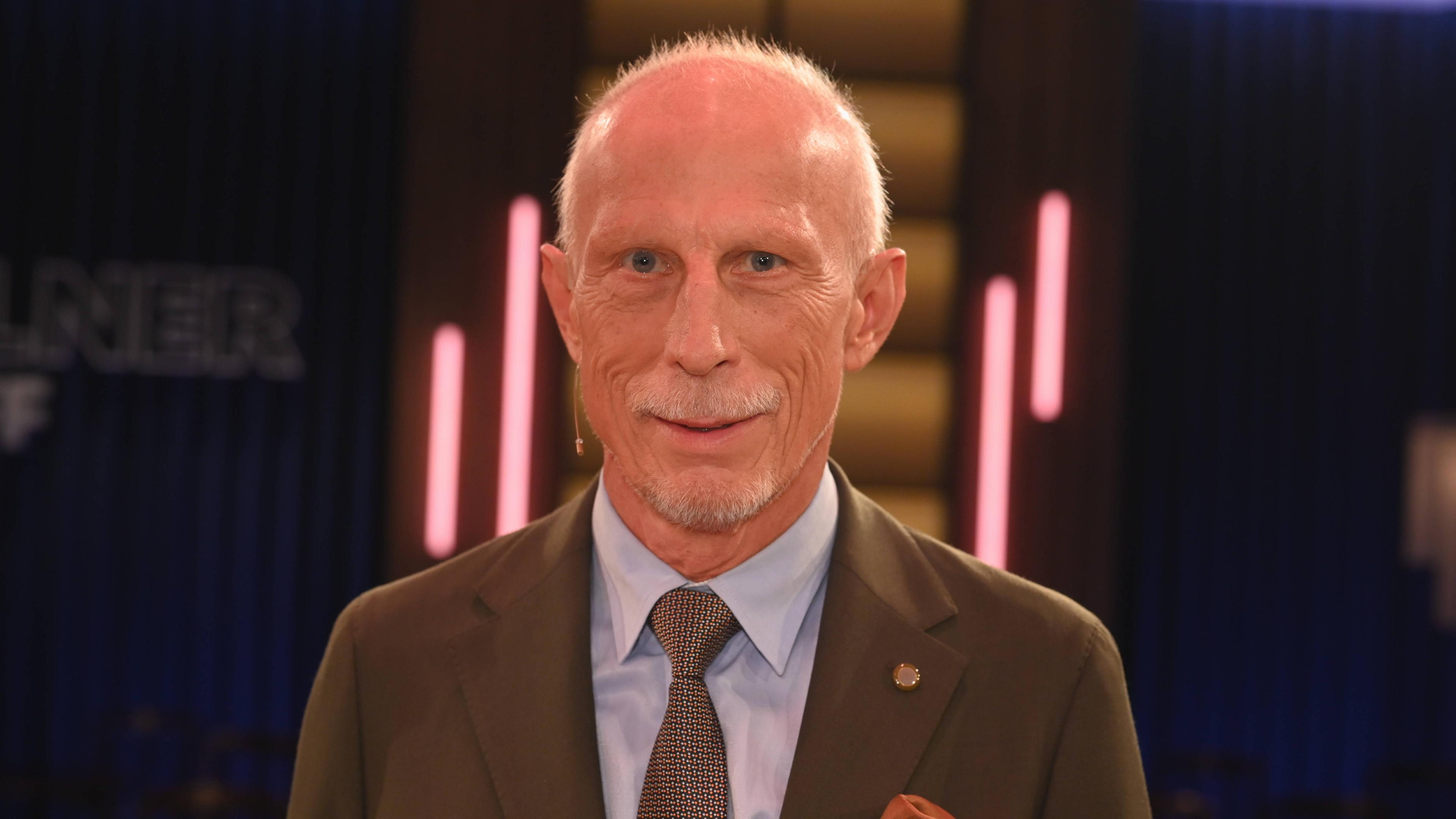 Fußballtrainer Christoph Daum nach seiner Krebsdiagnose bei der Aufzeichnung der WDR-Talkshow Kölner Treff 