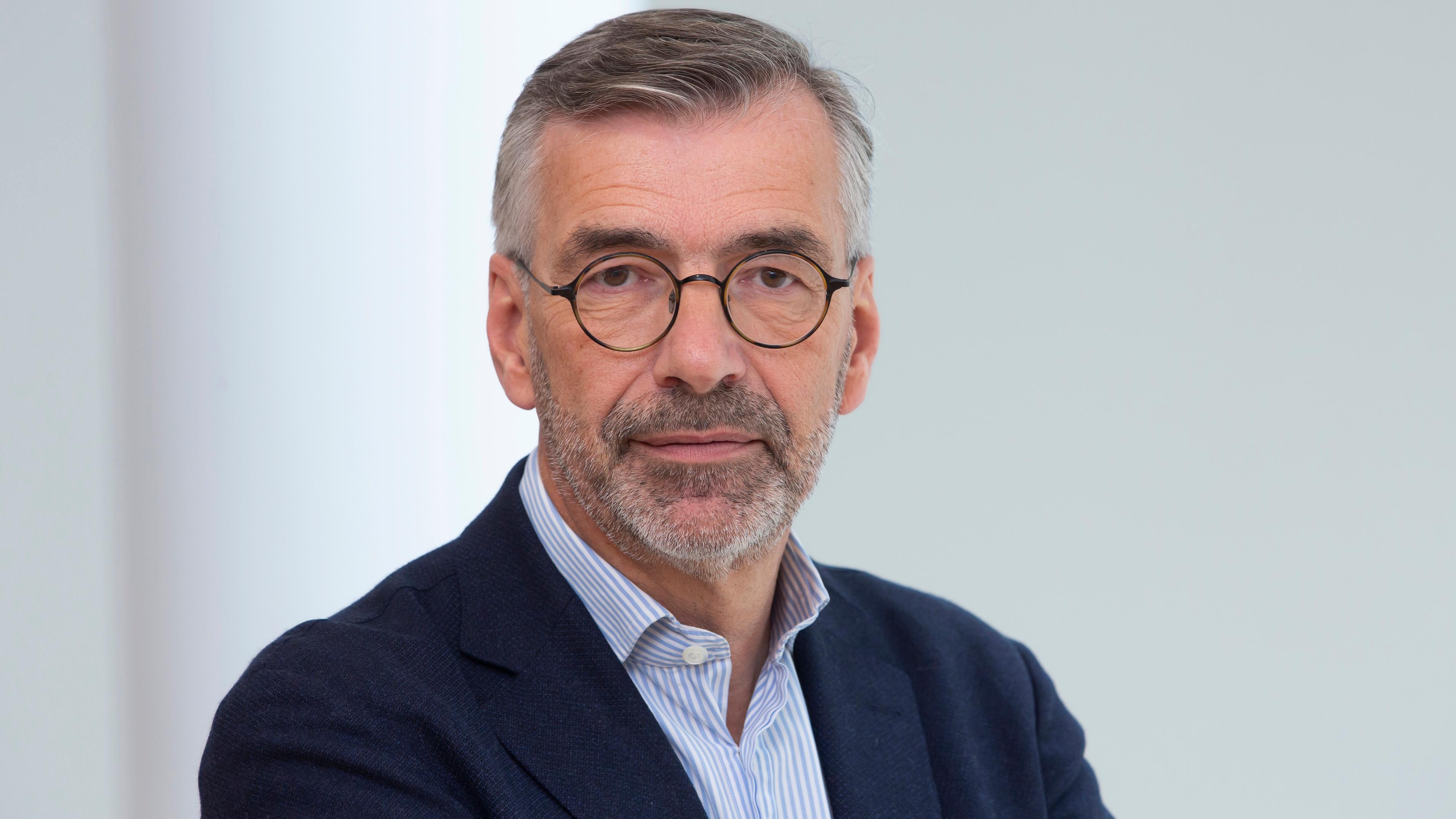 Christopher Daase ist Professor für Politikwissenschaft an der Goethe-Universität Frankfurt mit Schwerpunkt Internationale Beziehungen und Rüstungskontrolle.