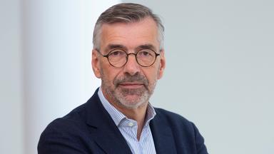 Christopher Daase ist Professor für Politikwissenschaft an der Goethe-Universität Frankfurt mit Schwerpunkt Internationale Beziehungen und Rüstungskontrolle.