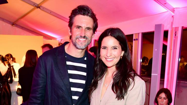 Tom Beck und Chryssanthi gemeinsam am Set