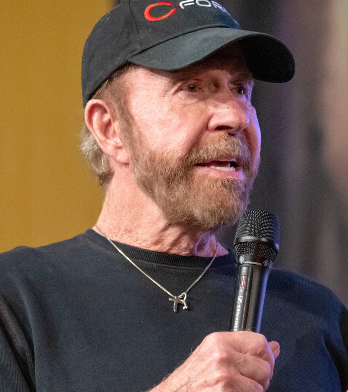 Chuck Norris spricht am 01.12.2018 auf der Comic Con Messe in Dortmund.