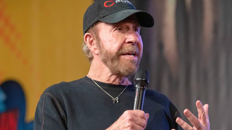 Chuck Norris spricht am 01.12.2018 auf der Comic Con Messe in Dortmund.