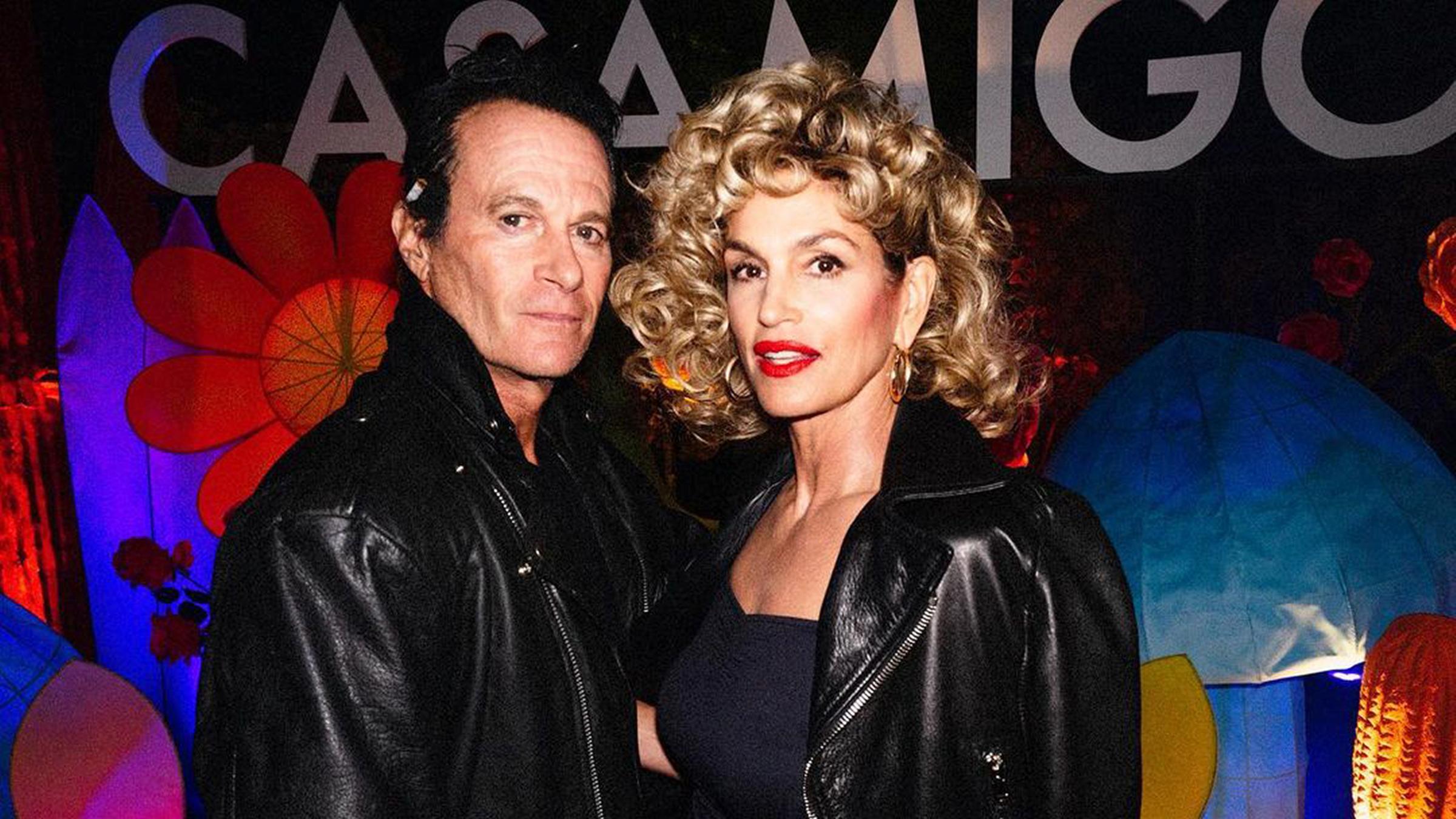 Cindy Crawford und ihr Ehemann Rande Gerber verkleidet als Olivia Newton-John und John Travolta.