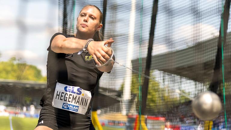 Hammerwerferin Clara Hegemann in Aktion