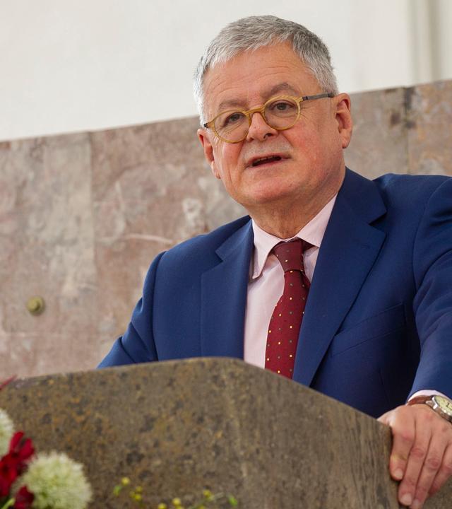 Der australische Historiker Christopher Clark spricht bei der Preisverleihung. Die Überreichung des mit 20.000 Euro dotierten Preises fand in der Frankfurter Paulskirche statt. 