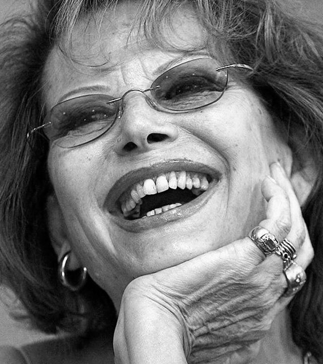 Die italienische Schauspielerin Claudia Cardinale bei einer Pressekonferenz. 