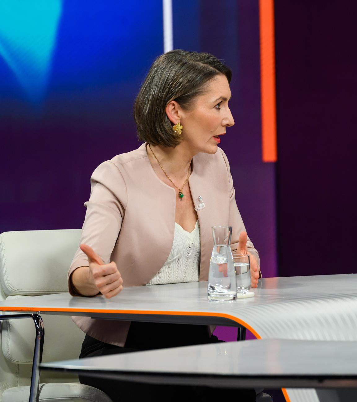 Claudia Major bei "maybrit illner"