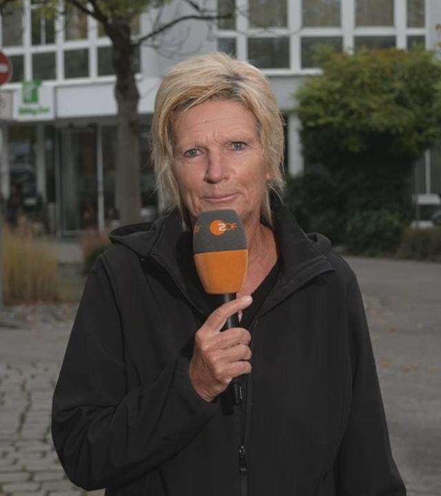 Claudia Neumann berichtet live aus München. 
