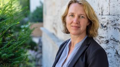 Porträt Dr. Claudia Schmucker, Geokönonomin der DGAP