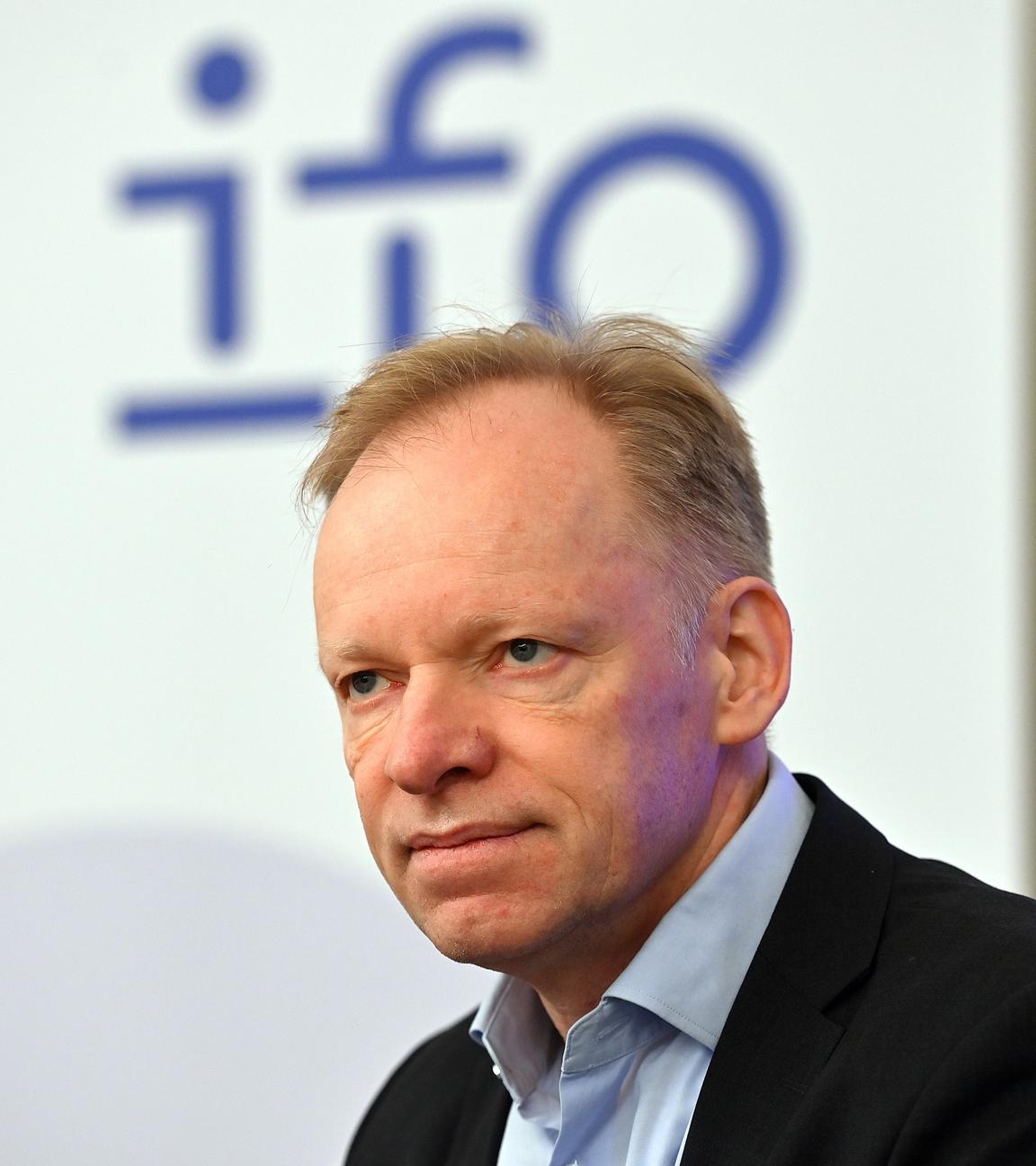Prof. Dr. Clemens Fuest, Präsident des ifo Instituts spricht im Dezember 2025 im München